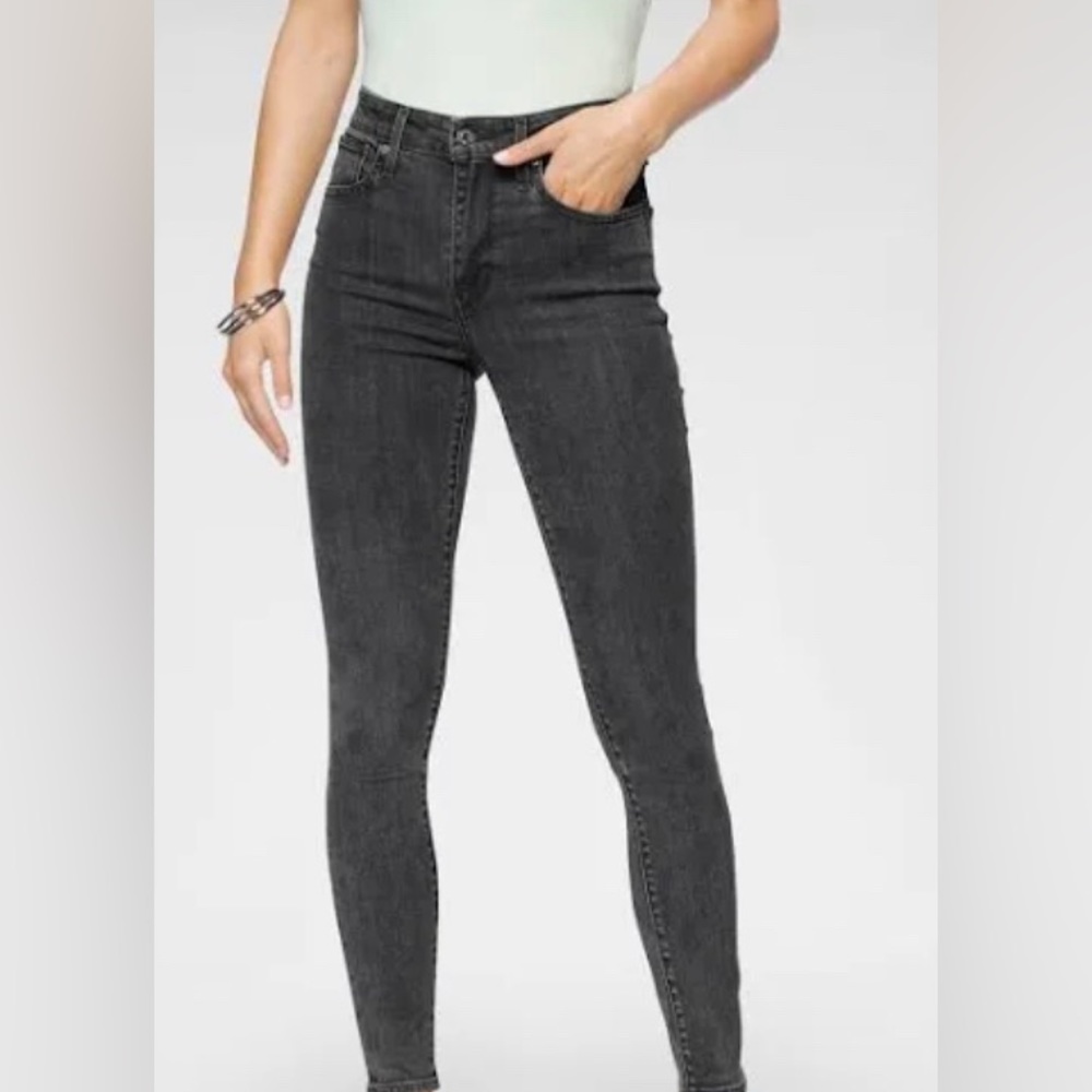 Levi’s high-rise slimming skinny jeans with stretch size 31